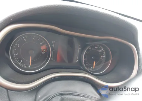 2016 Jeep Cherokee Latitude z USA, uszkodzony, nr VIN 1C4PJLCB9GW165577